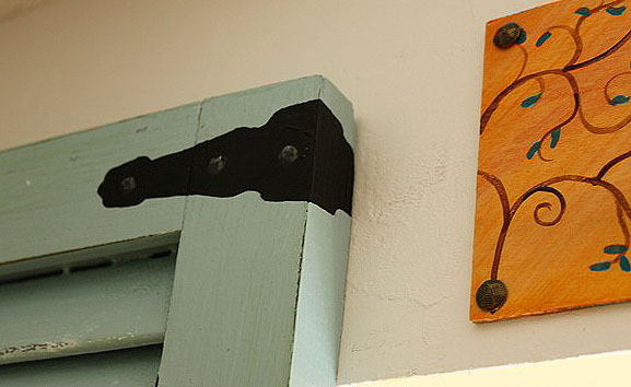 FauxHinge