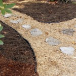 beautiful two color mulch pathway