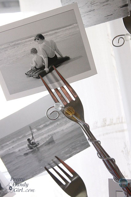 ForksPhotosCLOSE Old forks? Use them in this creative DIY fork photo holder! | Pretty Handy Girl #prettyhandygirl #tutorial #DIY