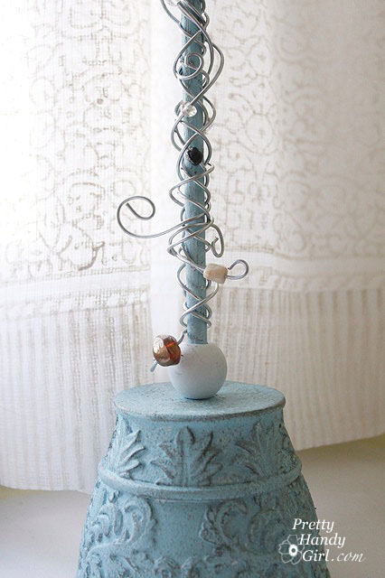 StandFinished Old forks? Use them in this creative DIY fork photo holder! | Pretty Handy Girl #prettyhandygirl #tutorial #DIY
