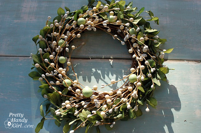base wreath green leaves and white berries