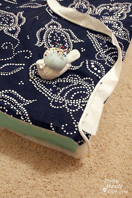 pin_piping_to_cushion