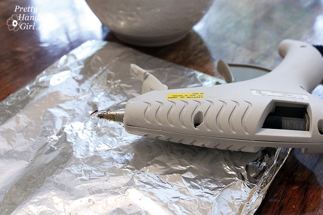 flat_glue_gun_on_side