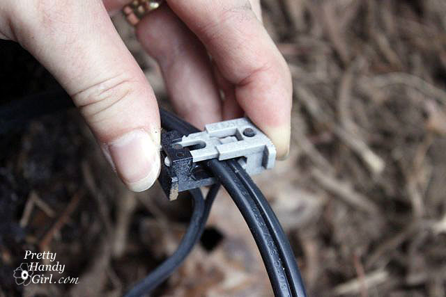 squeeze_connector_around_wire