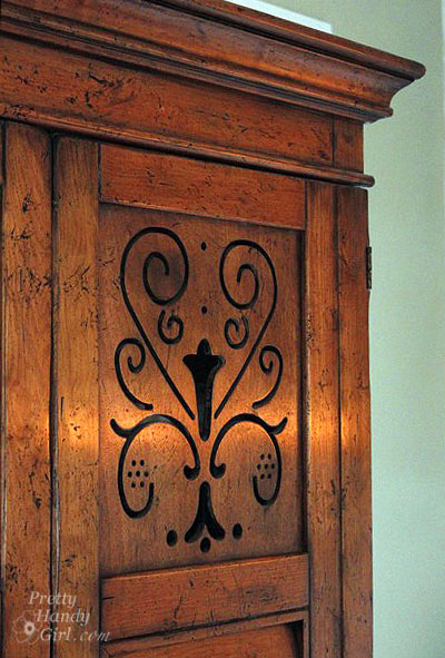 close_up_armoire_detail
