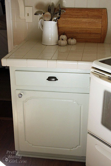 close_up_base_cabinet