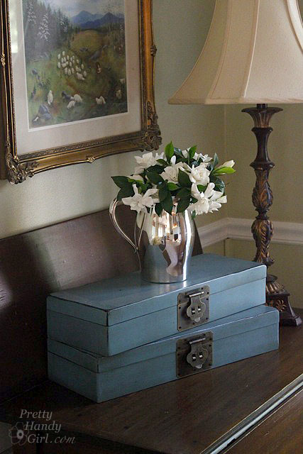 close_up_living_room_table