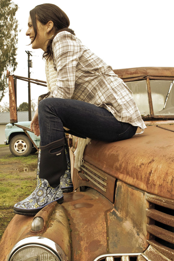 girl_on_truck