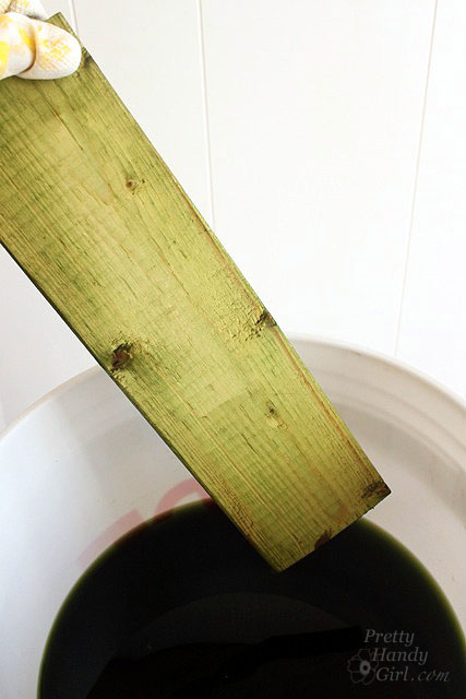 apple_green_wood_RIT_dye