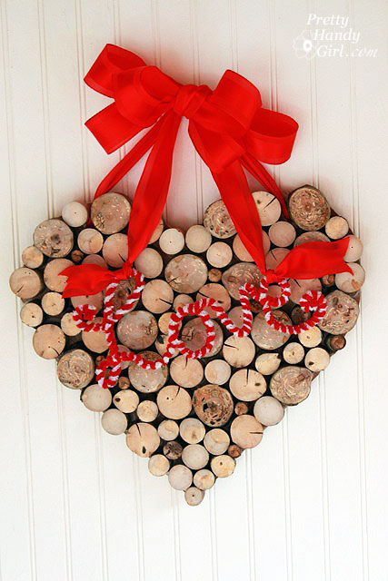 close_up_wood_heart_wreath Valentines Day Wreath