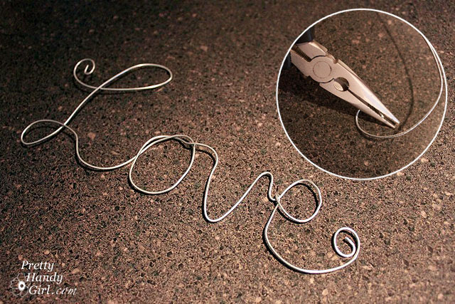 wire_Love Valentines Day Wreath