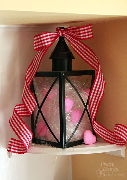 black_lantern_with_hearts