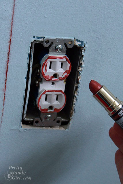 add_lipstick_around_outlet How to Add an Outlet Extender