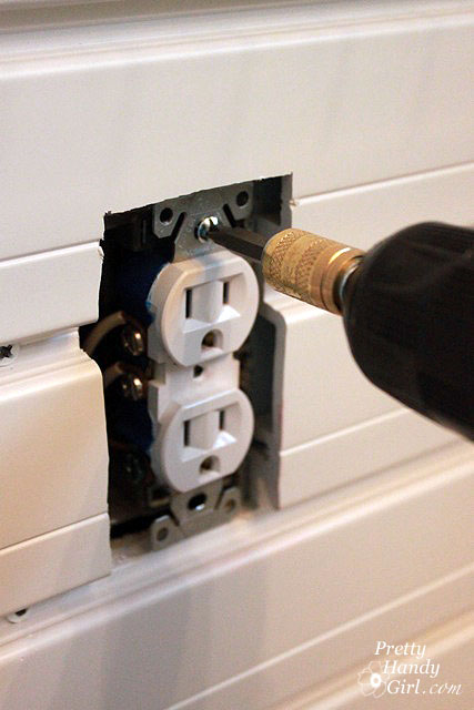 remove_outlet_unscrew How to Add an Outlet Extender