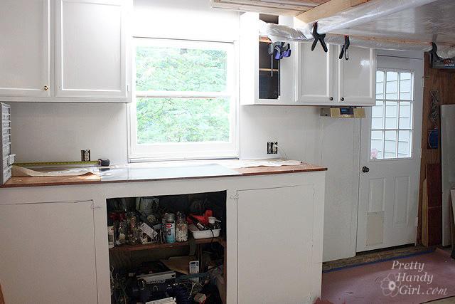white_garage_walls_cabinets