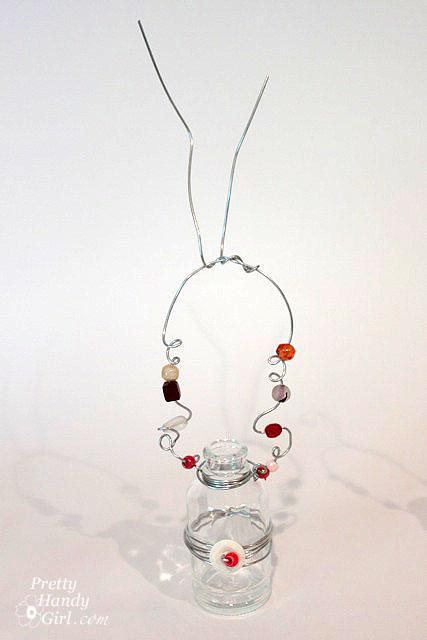 beaded_curled_wire_hanger