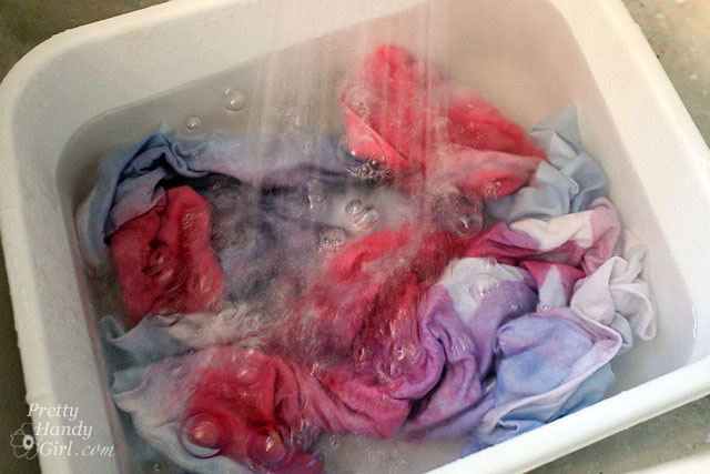 rinsing_dyed_shirts