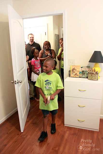jaydon_enter_room