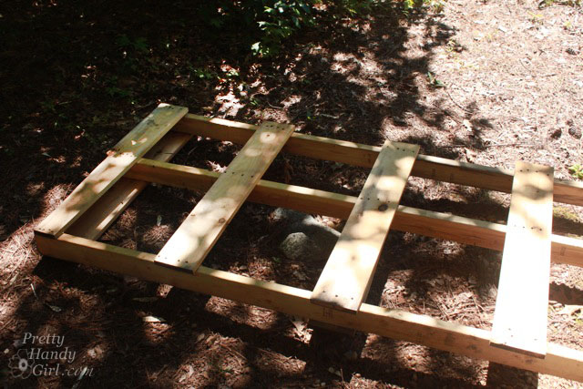 lay_pallet_on_ground