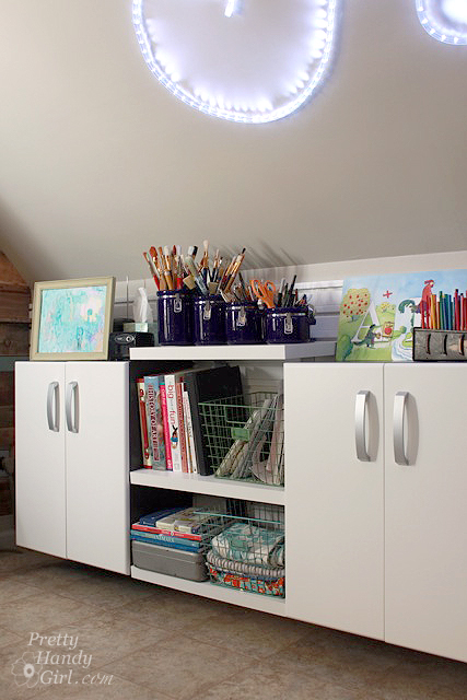 cabinets_shelves_flow_wall_left_signlit