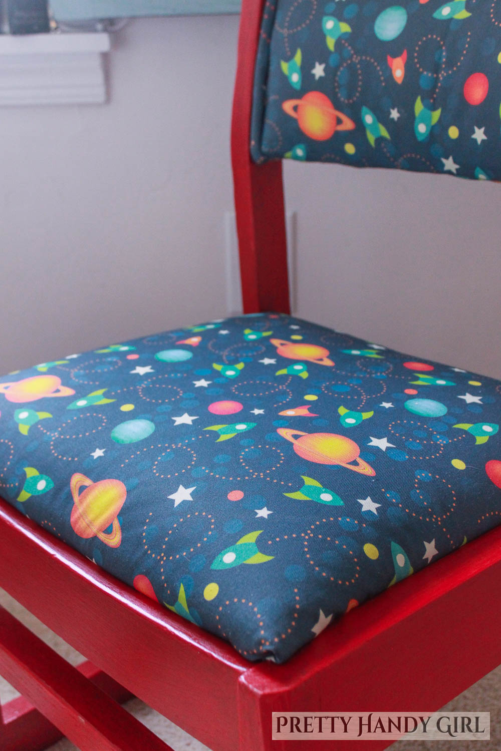 close up seat cushion of a this end up style chair
