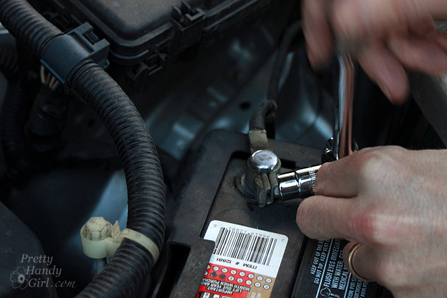 loosen_replace_negative_battery_terminal