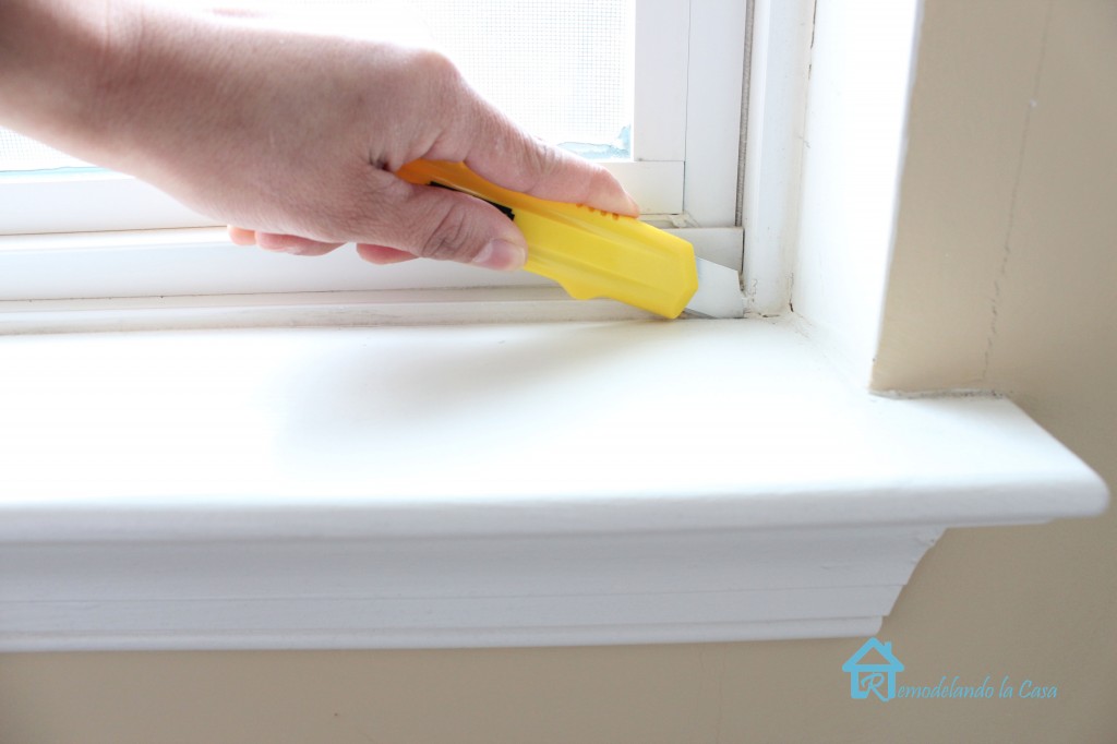 Cutting the caulking lg