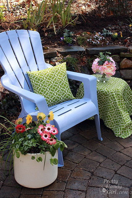 chair_with_flowers_pillows