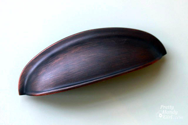 close_up_rubbed_bronze_pull