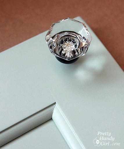 cut_glass_knob_closeup