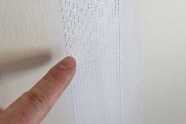 Cracks in Drywall Add Spackling to Tape