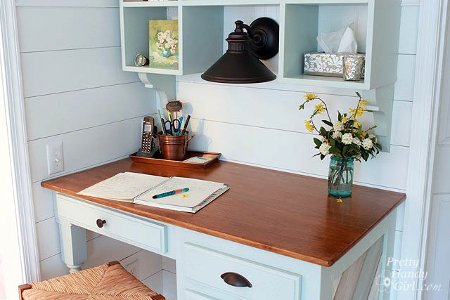 close_up_desk_planks