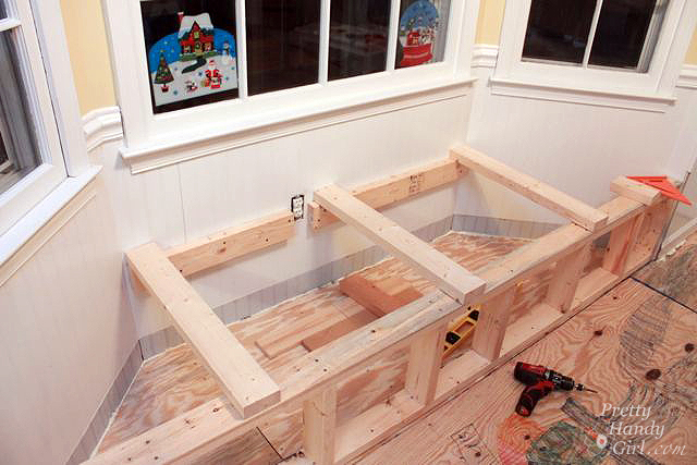 add bench support posts to bay window