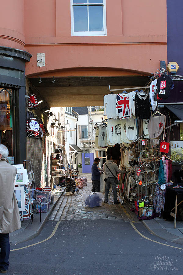 alleyway_vendors