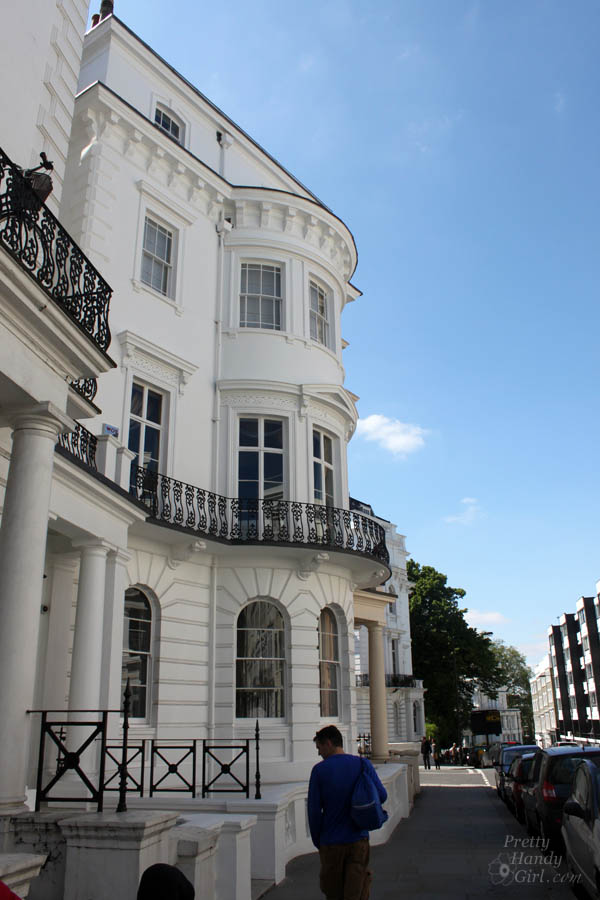 curved_turret_row_house