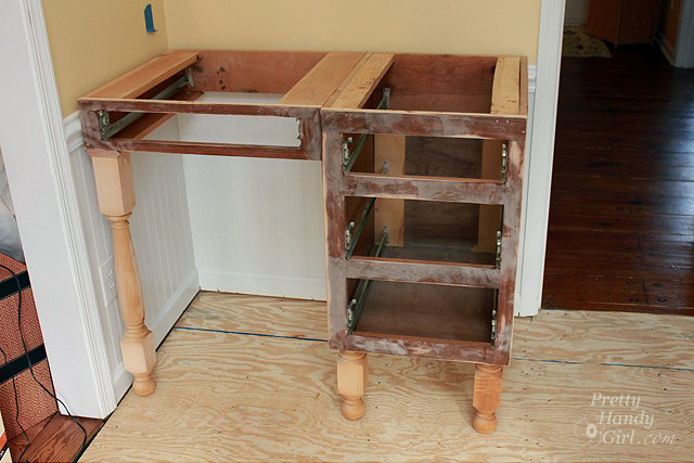 desk_with_legs_added