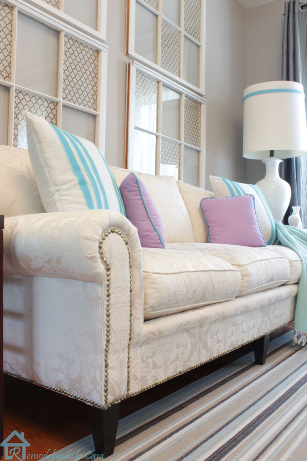 living room with sofa with nailhead trim3