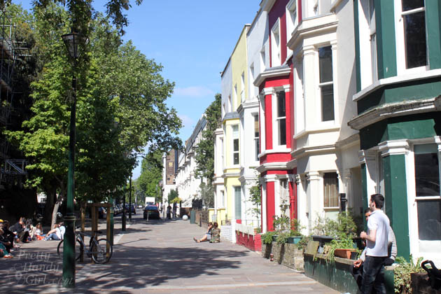 notting_hill_colored_houses