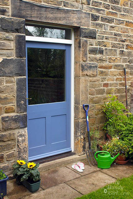blue_door_to_courtyard