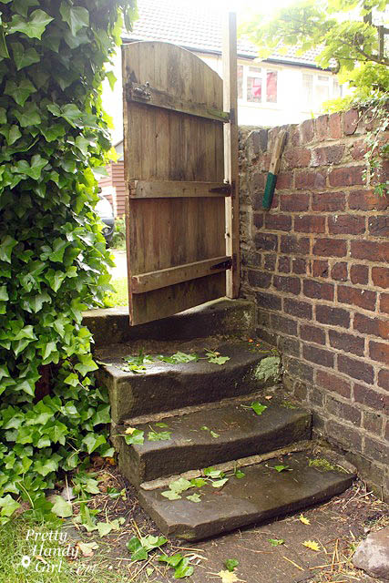 garden_gate_to_courtyard