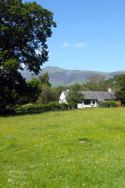 house_at_foot_of_mtn