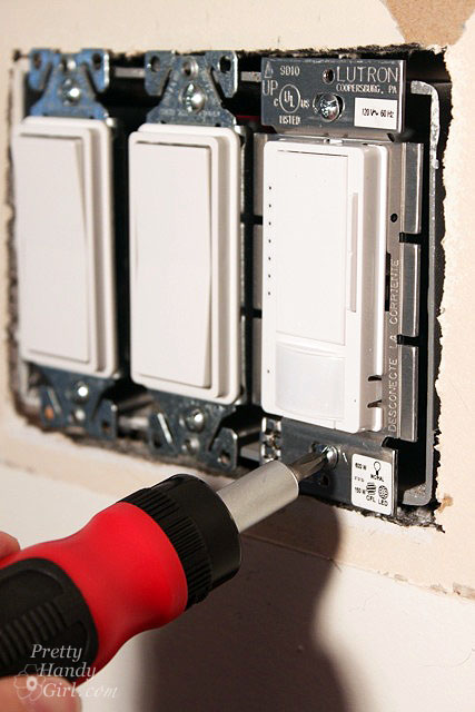 screw_lutron_to_box