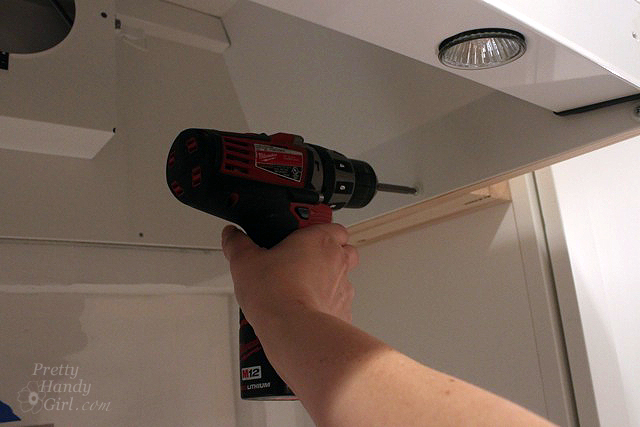 screw_range_hoods_to_supports