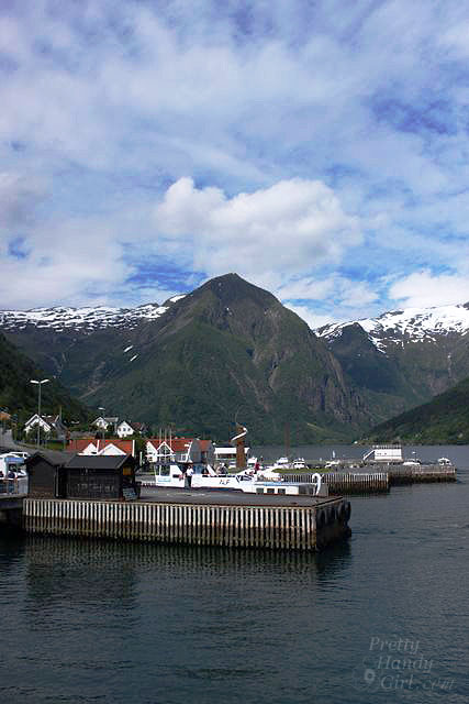 port_along_fiord