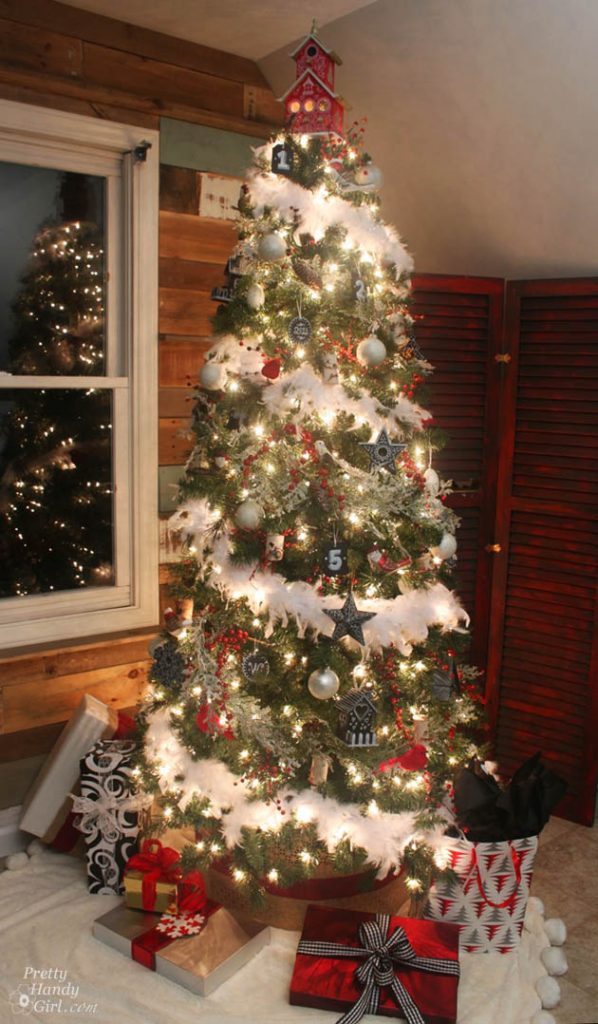 feathered_friends_christmas_tree
