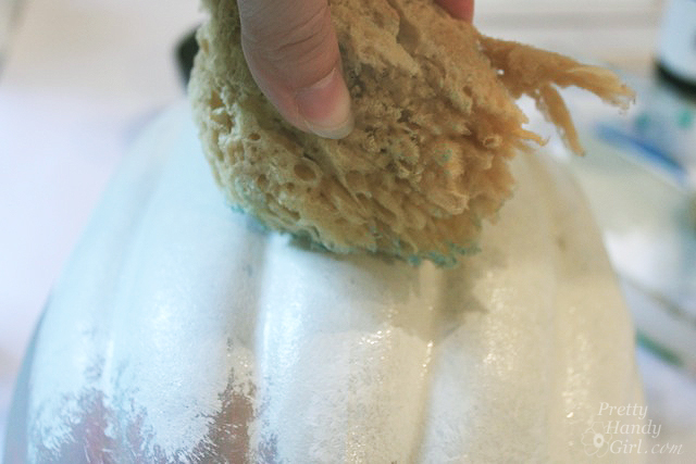 sponge-off-white