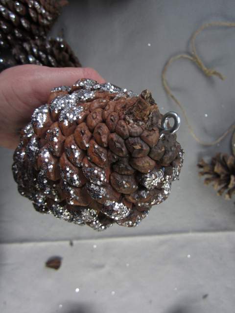 How to Make Pine Cone Garland How to make a pine cone garland