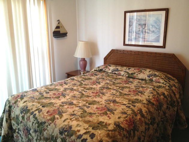 queen-bedroom-before2