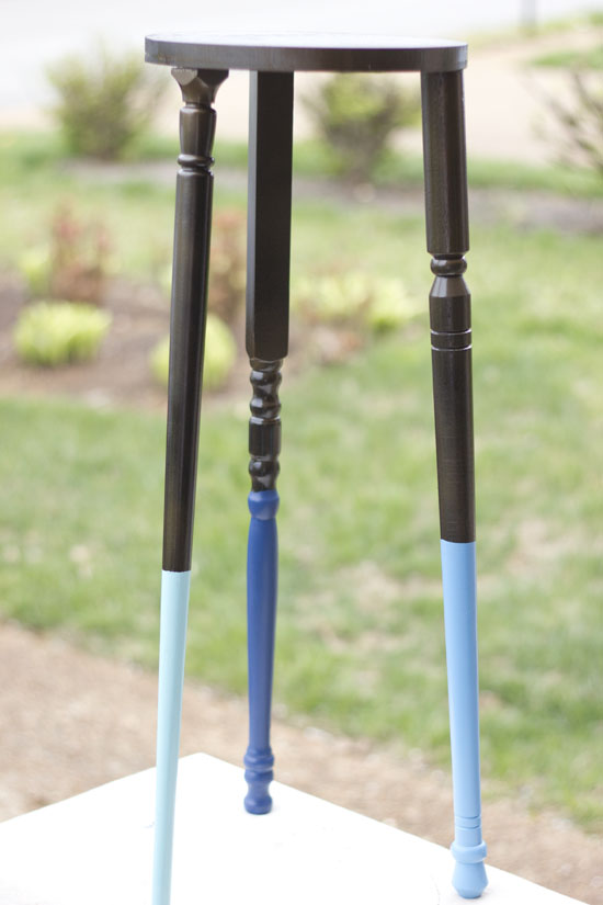 Dipped leg plant stand