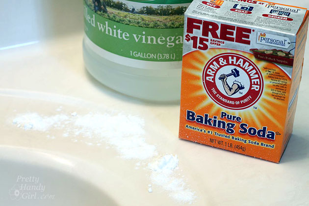 vinegar-baking-soda-scrub